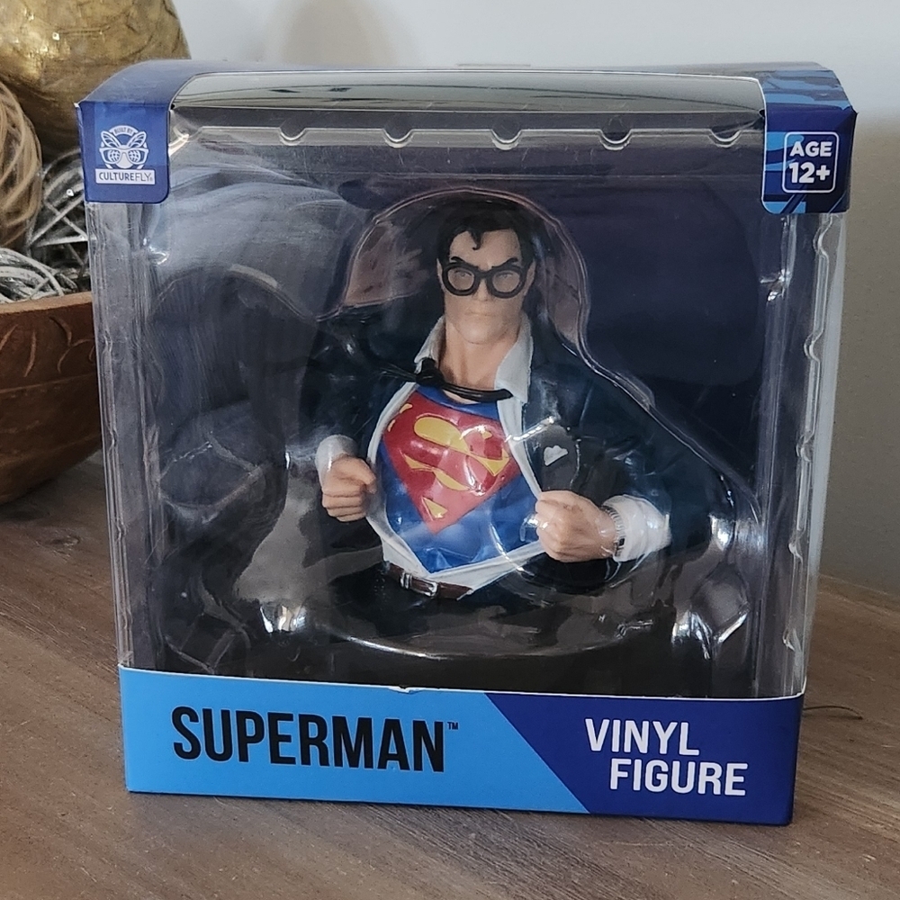🦸‍♂️Superman Vinyl Figure – Clark Kent Transformation – CultureFly – Open Box - Picture 2 of 16